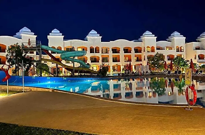 Naama Waves Sharm El-Sheikh