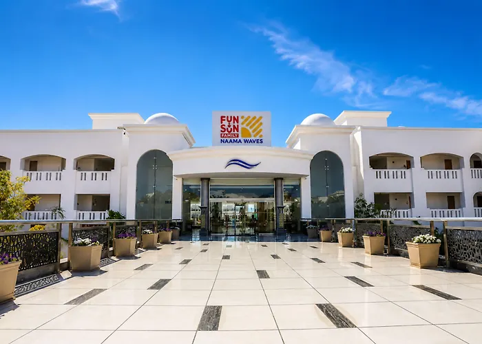 Naama Waves